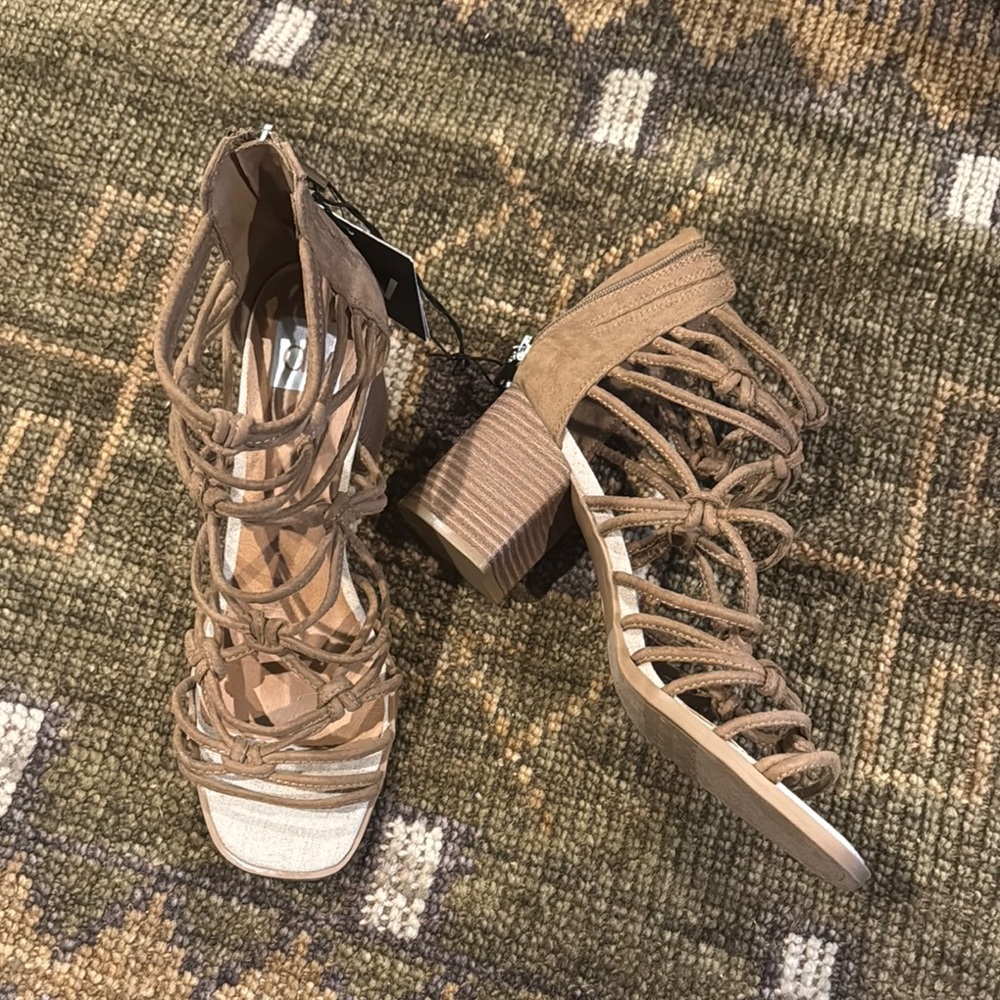 NWT DV by Dolce Vita Tan Strappy Block Heel Sandals – Women’s Size 10